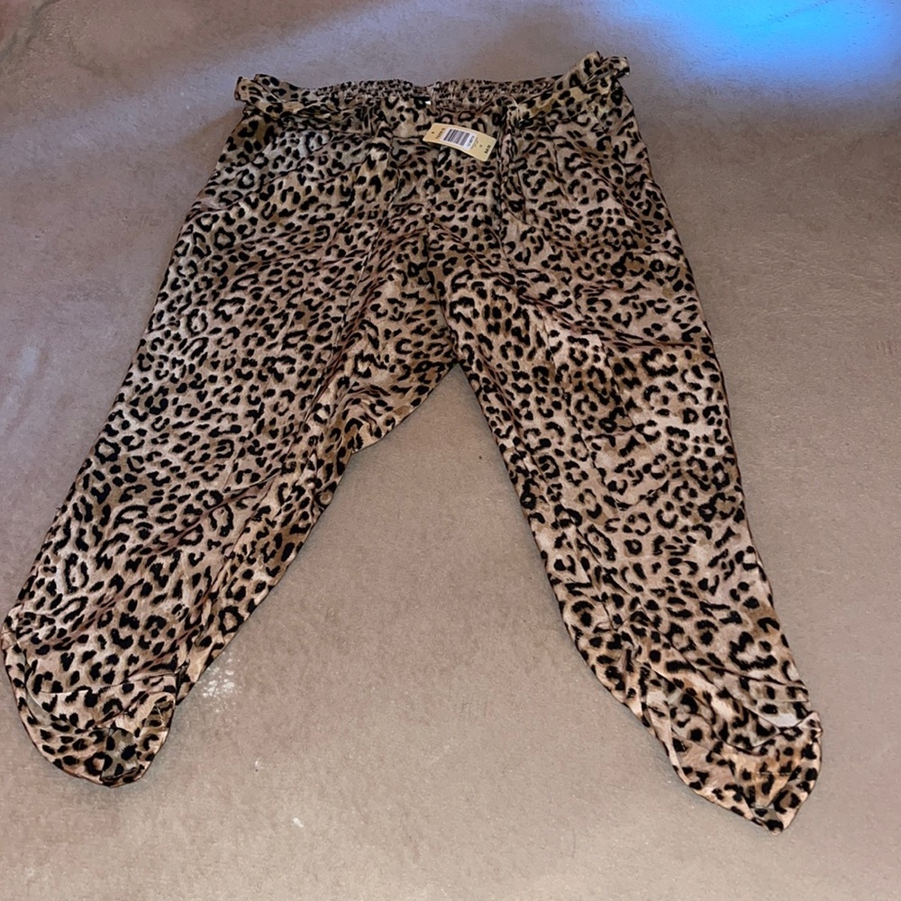 Leopard lightweight ankle pants